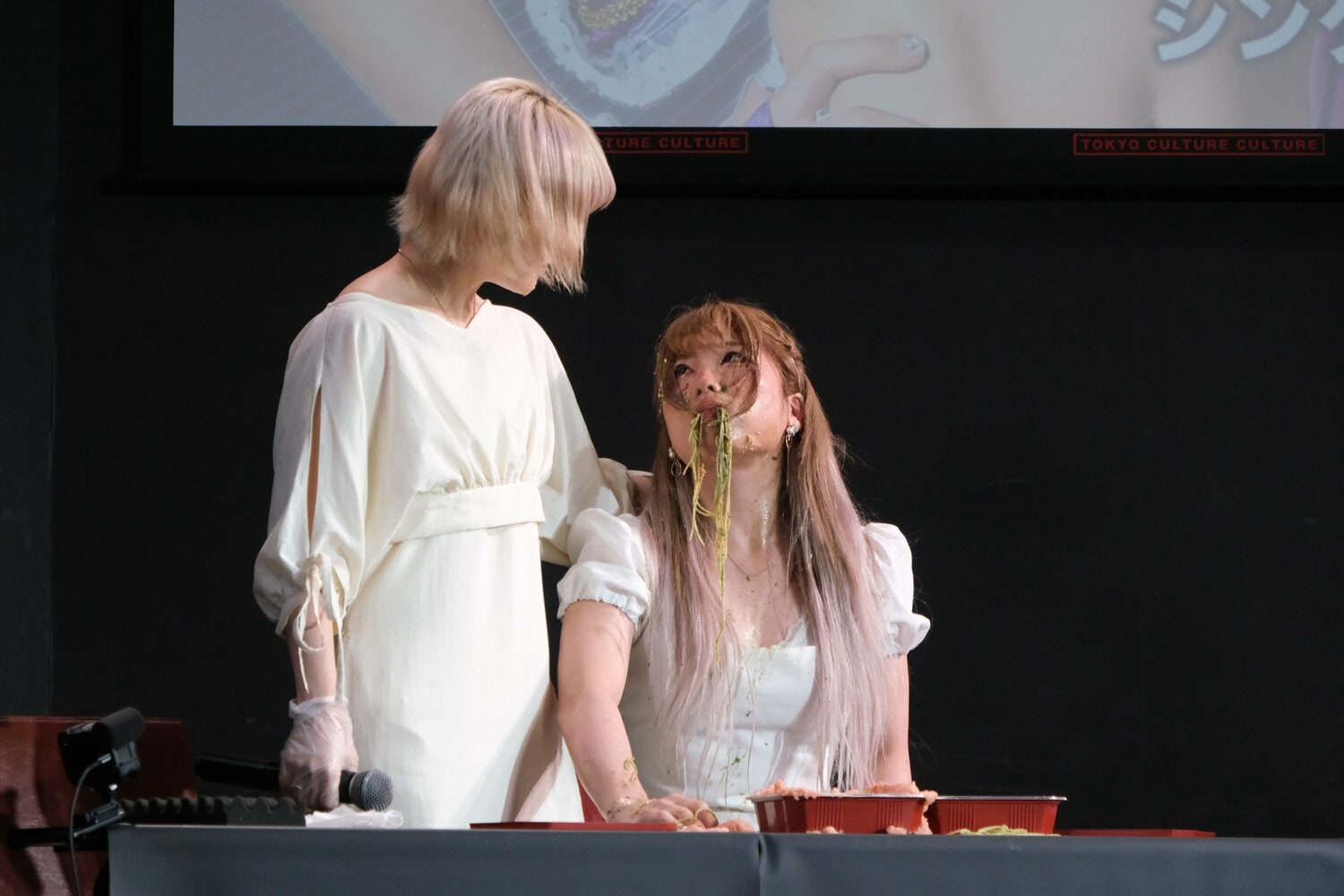 記者会見ではなつぽいが明太子とパスタを持ち込み、激しいやり合いになったことも　©Norihiro Hashimoto