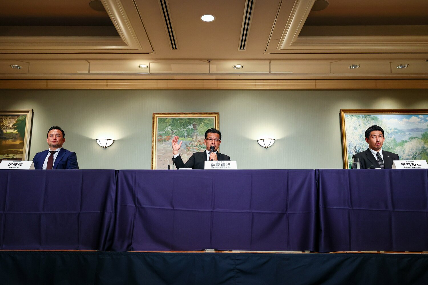5月31日の会見に出席したRISEの伊藤隆代表、榊原氏、K-1の中村拓巳プロデューサー　©Susumu Nagao
