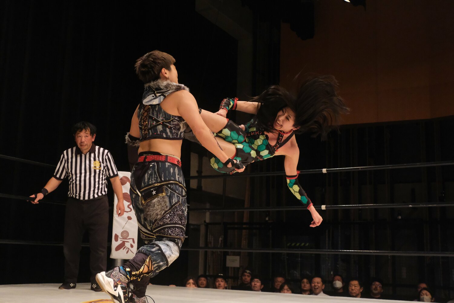 新人だけにシンプルな技を懸命に繰り出す姿が印象的だ　©Norihiro Hashimoto