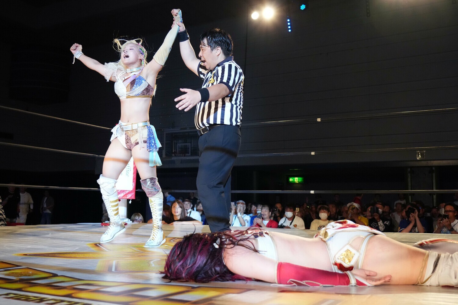 林下詩美に勝利したビクトリア弓月。8月2日、大阪府立体育会館第二競技場　©Essei Hara