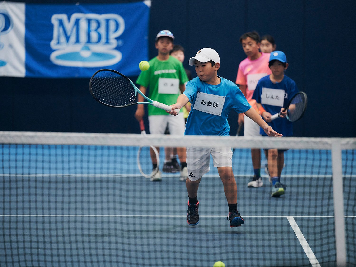 テニス選手としての心構えやこの世代で意識すべきことを学んだ後はサーブ、ストローク、ボレーまでみっちり技術指導
