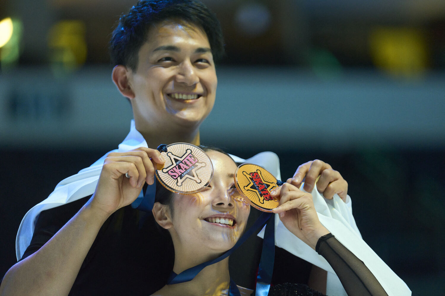 スケートアメリカの表彰式では晴れやかな笑顔が見えた　©JIJI PRESS