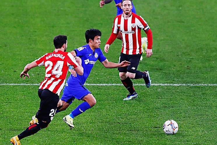 バレンシアガ、ムニアインとのマッチアップもたびたび見られた©Daisuke Nakashima