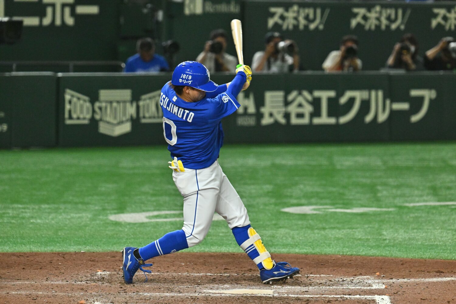 チャンスで代打に起用された辻本　©Hideki Sugiyama