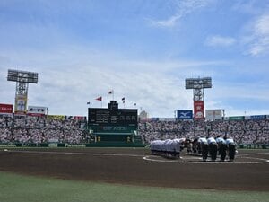 「県内出身選手で甲子園上位」は不可能…なぜ今、髪型自由の“大阪の高校”に有望生徒が集結したのか？ 部員120人、元銀行マンの監督、1人部屋の寮