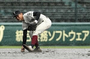 甲子園で物議《8回途中…“降雨コールド決着”で良かったのか？》 敗れた東海大菅生監督は「ルールなんで仕方ないです」