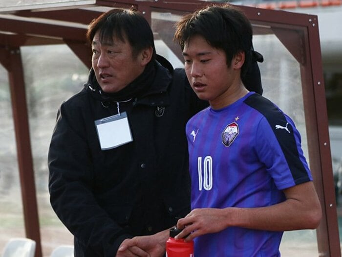 富山第一・大塚監督の革新的戦術。攻撃的5バックと“14ゾーン”とは?<Number Web> photograph by Takahito Ando