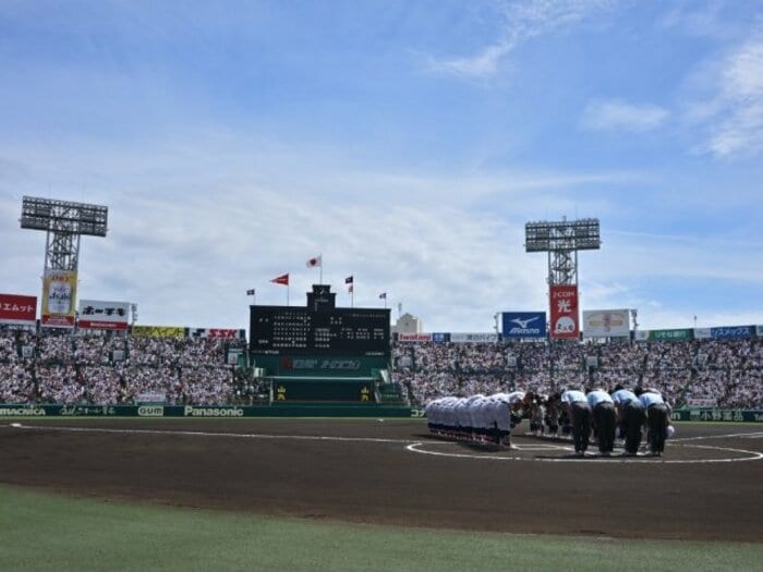 「県内出身選手で甲子園上位」は不可能…なぜ今、髪型自由の“大阪の高校”に有望生徒が集結したのか？ 部員120人、元銀行マンの監督、1人部屋の寮＜Number Web＞ photograph by Hideki Sugiyama