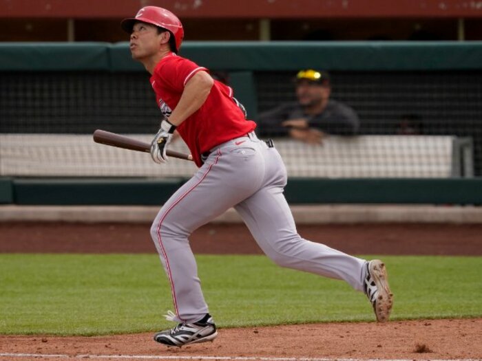 契約最終年のレッズ秋山翔吾が開幕直前に大胆な打撃フォーム改造…“こすった打球のライトフライ”でつかんだ現状打破の予感とは＜Number Web＞ photograph by AFLO