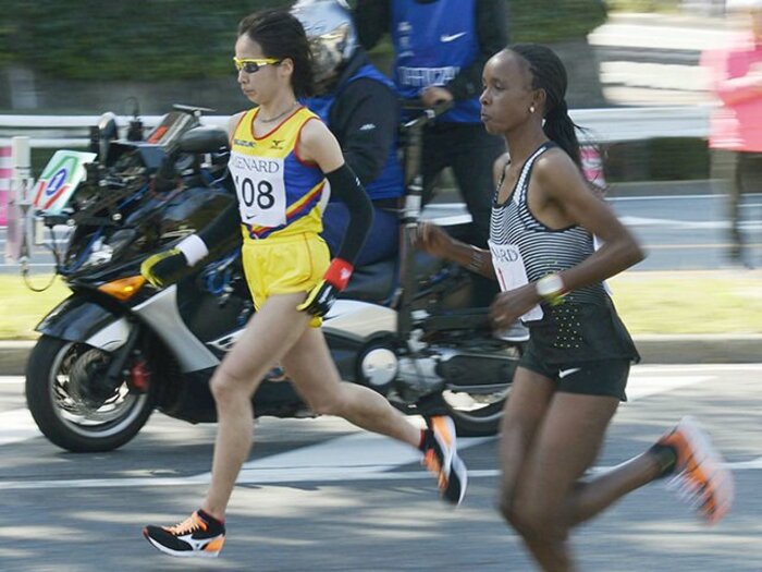 女子マラソン安藤友香と清田真央。世界に通じる“忍者走り”の秘密。＜Number Web＞ photograph by Kyodo News