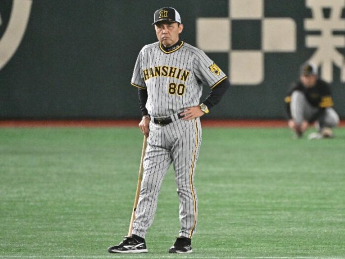 「選手とは、そらしゃべらんよ」タイガース・岡田彰布監督65歳の人心掌握術とは？「それを知ってしまったら、勝負に徹しきられへんやんか」＜Number Web＞ photograph by Hideki Sugiyama