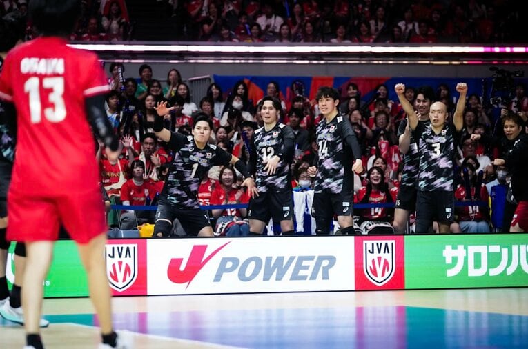 西田有志、高橋藍、石川祐希、深津英臣（VNLカナダ戦）©Volleyball World