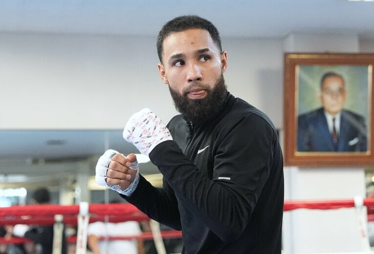 シャドーボクシングを行うネリ　©Naoki Fukuda