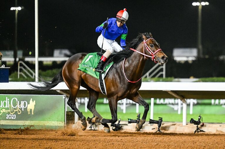 吉田豊を背にサウジカップを逃げ切ったパンサラッサ。1レースで1000万ドル（13億円超）の賞金を稼ぎ、日本馬の歴代獲得賞金ランキング3位に浮上した ／ photograph by Sipa USA/JIJI PRESS