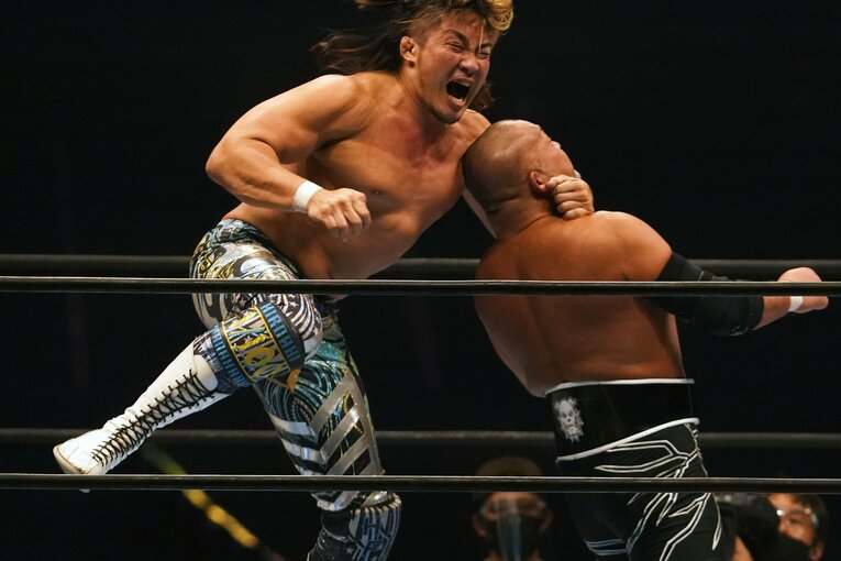 回転式のネックブリーカーで石井を攻める棚橋