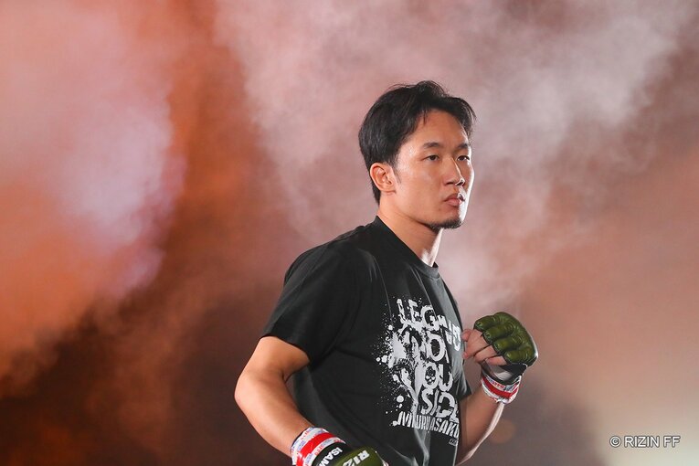 【RIZIN】朝倉海の勝因と朝倉未来の敗因は同じ？ なぜ弟は“フルスイング8連発”で勝ち、兄は三角絞めで失神したのか(8)