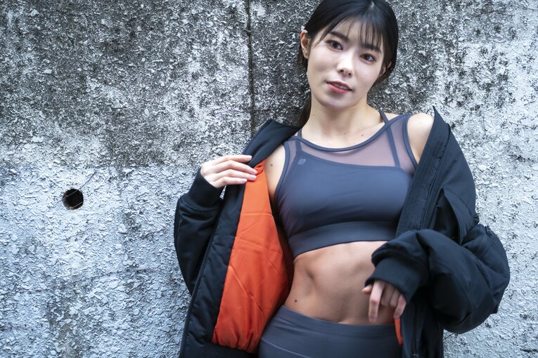 「ジョジョ立ち写真」に19万いいね…とももともも25歳に聞く撮影のウラ側「コスプレにも肉体美が求められている」《特別グラビア》(29)