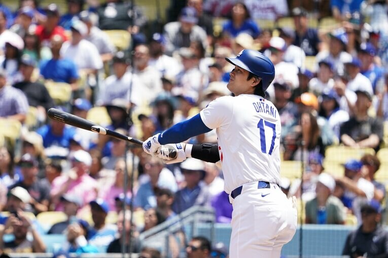 第1打席で先制の9号2ランの連続写真（5枚目／全10枚） ©︎Shizuka Minami