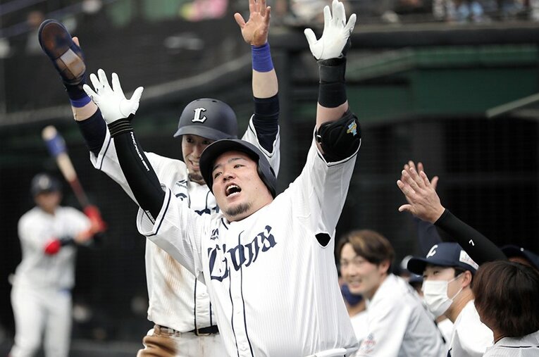 戦線復帰後、絶好調の山川穂高。「どすこいポーズ」を今季は何度も見られるか ／ photograph by JIJI PRESS