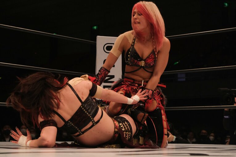 「ジュリアvs鈴季すず」はなぜ“最高に映える”タイトルマッチだったのか？ 試合直後の“姉妹”が明かしたそれぞれの「25分4秒」(59)