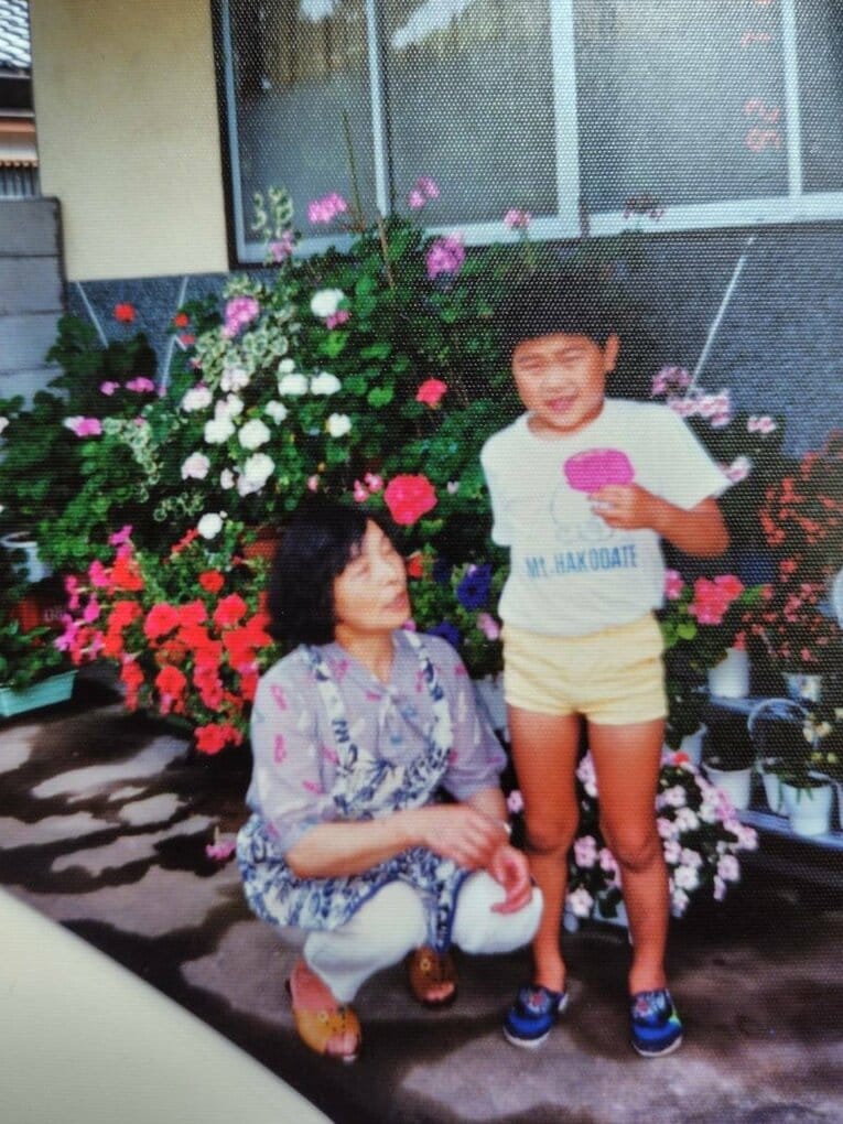 大のおばあちゃん子だったという清水邦広（写真＝母・香代子さん提供）