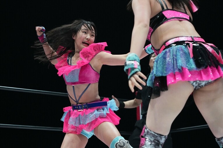 「ゴツッ！」という衝撃音が響いた美蘭のエルボー　©Essei Hara