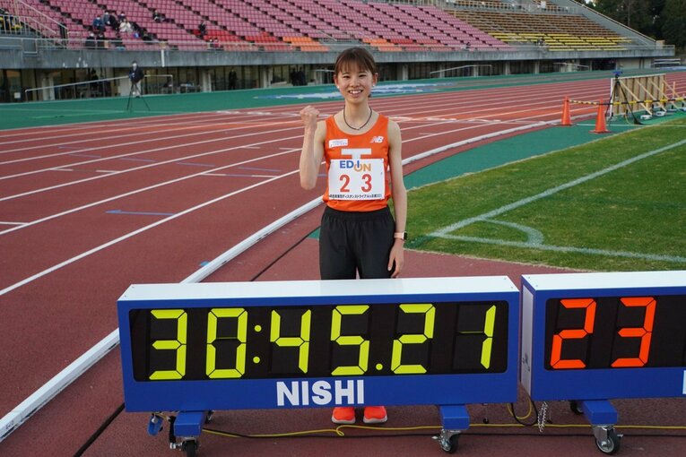 初の10000m挑戦で「世界歴代5位（20歳以下）」の記録を叩き出した不破。あまりの衝撃に会場は騒然となった　©拓殖大学女子陸上競技部