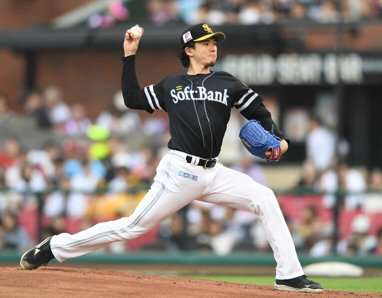 ソフトバンク移籍1年目の上沢直之が活躍している。いかにして復活したのか？ ©JIJI PRESS