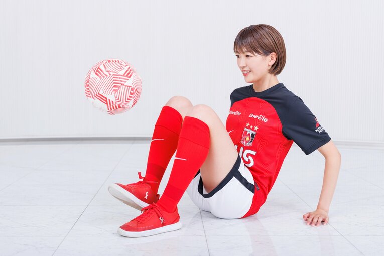 眞嶋さんの「ウマすぎリフティング」連続写真　©Kiichi Matsumoto