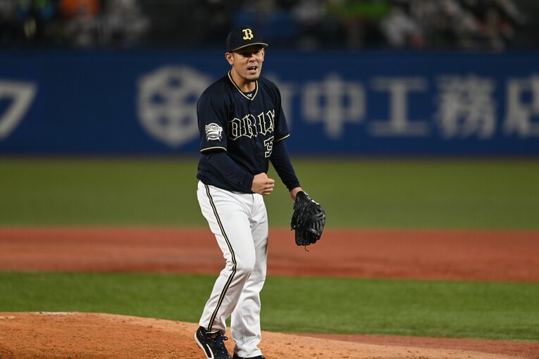 随所で好投をみせた火消し役の比嘉　©Naoya Sanuki