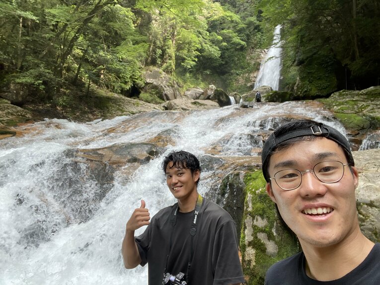 一緒に旅行に行くなど公私ともに付き合いのあった2人　写真は関西テレビ・服部優陽アナウンサー提供