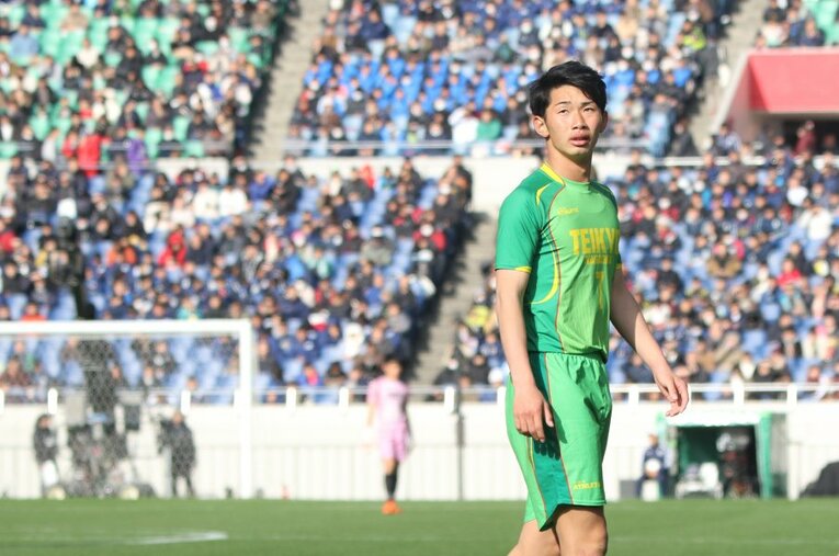 選手権ベスト4入りに貢献した田中克幸。春から明治大学に進み、サッカーと勉強の両立に励む。 ／ photograph by Takahito Ando