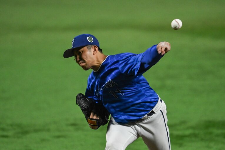 日本シリーズ第3戦、7回1失点の力投をみせたDeNA先発・東克樹　©︎Nanae Suzuki