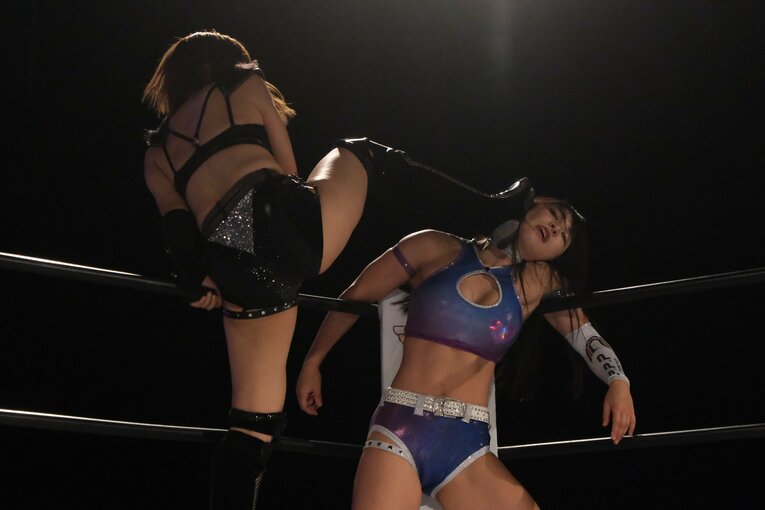 「フェリス卒のお嬢様vsセクシー女優」は熱戦に…スターダム人気女子レスラー・桜井まいの色気と狂気「私は“大人の魅力”で勝負できる」(17)