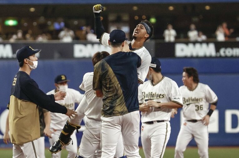 宗佑磨のサヨナラ打で首位ソフトバンクに3連勝したオリックス。翌日のロッテ戦にも勝利し、ゲーム差0の2位につける（9月21日時点） ／ photograph by KYODO