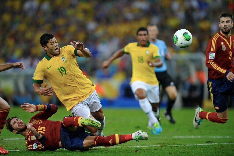 2013年コンフェデ杯、セルヒオ・ラモス相手に　©Takuya Sugiyama