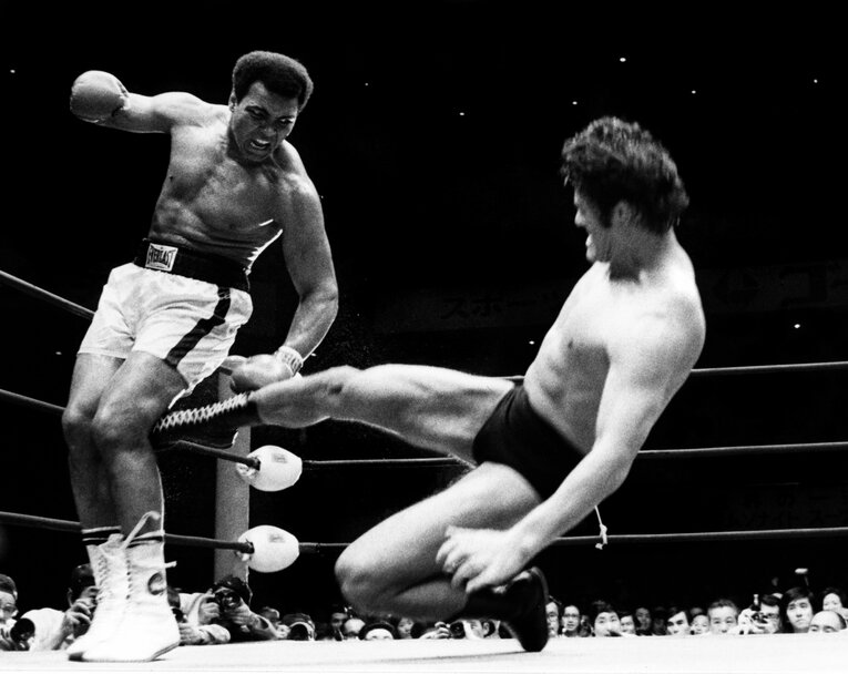 1976年伝説の異種格闘技戦、アントニオ猪木vsモハメド・アリ　©AFLO