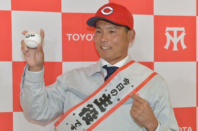 2020年のドラフト会議。広島カープから1位指名を受けた栗林良吏（トヨタ自動車） ／ photograph by Sankei Shimbun