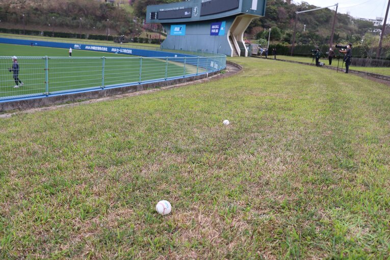 村上宗隆の打球がスゴすぎて「オスプレイに当たるんじゃ？」…特守では「ムネ、お腹すいてない？」との声も〈ヤクルトキャンプ観察〉(54)