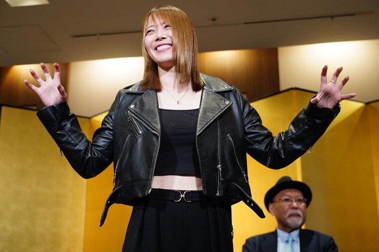 マリーゴールド入団会見に現れた岩谷麻優　©Essei Hara