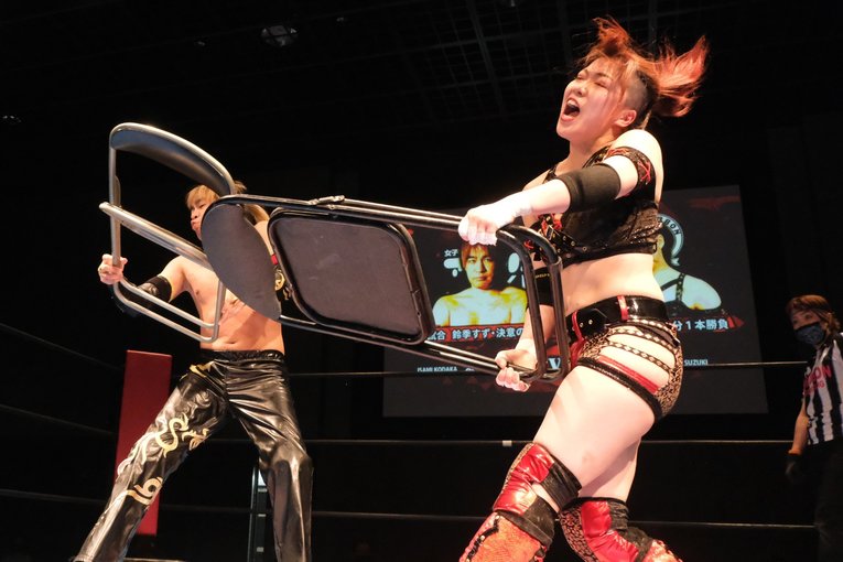 「いつか、傷だらけの背中でウェディングドレスを」 18歳の女子レスラー・鈴季すずが大流血を「嬉しい」と語る理由(31)