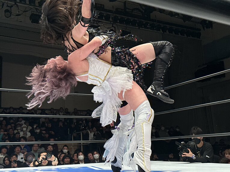 「敗者退団マッチ」として行われた上谷沙弥vs中野たむ　©Norihiro Hashimoto