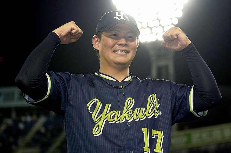 日本新記録となる48ホールドをマークしたヤクルトの清水昇 ／ photograph by Kyodo News