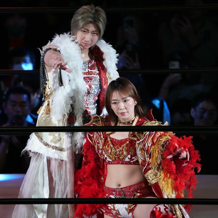 彩羽匠とSareee　©Essei Hara