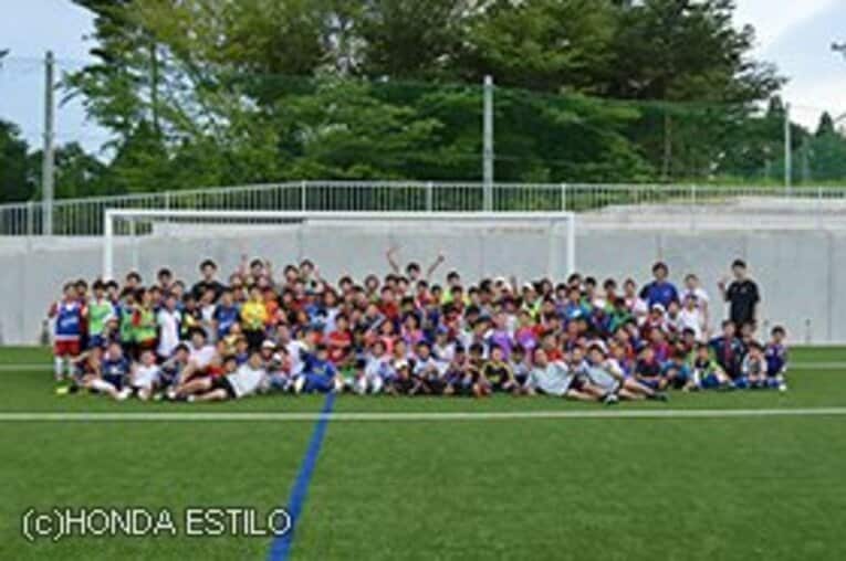 ソルティーロ ファミリア サッカースクール
本田圭佑がプロデュースするサッカースクール。2012年5月にスタートし、現在、大阪・神戸地区を拠点に7校、東京・埼玉に3校の計10校で活動している。12月10日に、11校目となる大阪・久宝寺校が開校した。 