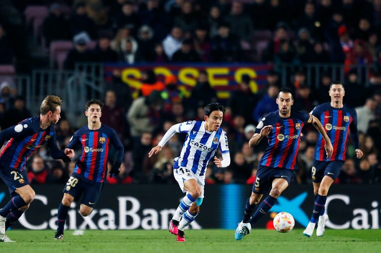 「クボのことは知ってるよ」バルササポに久保建英が笑顔で… 放送なしが惜しい「名手ブスケッツが声を荒げた」鮮烈プレー〈現地撮影〉(18)