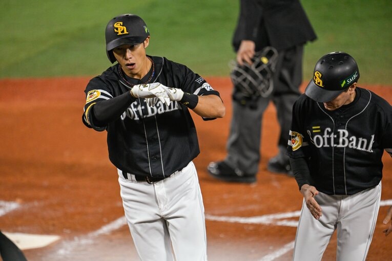 日本シリーズ第6戦、柳田悠岐が反撃のホームランを放つ　©︎Nanae Suzuki