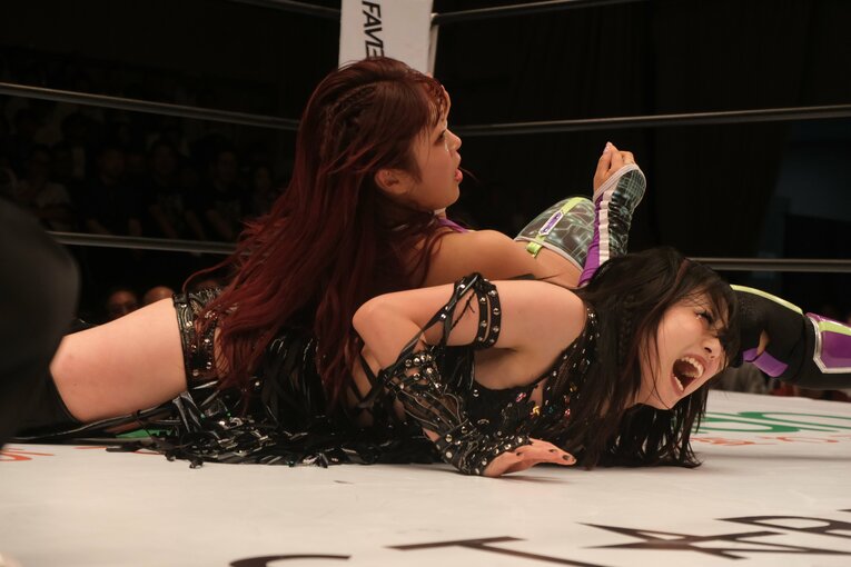 無料中継でも話題を集めた上谷沙弥vsAZM（9月27日）　©Norihiro Hashimoto