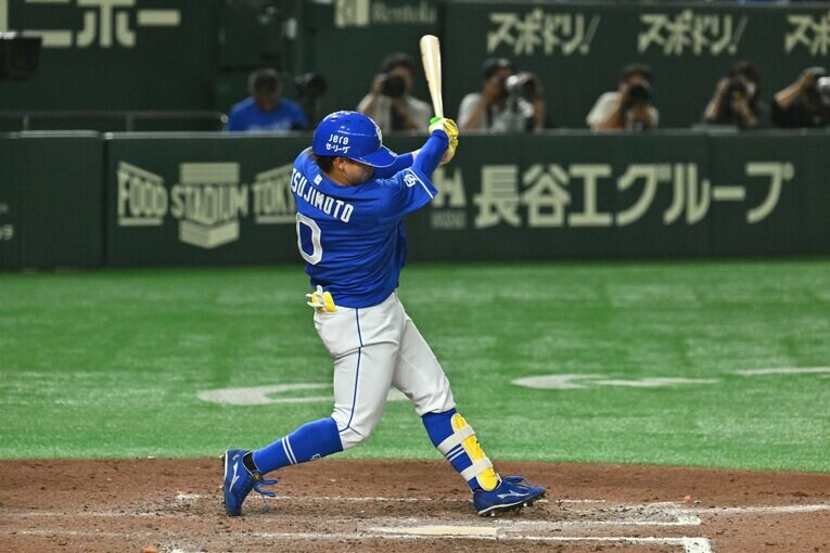 チャンスで代打に起用された辻本　©Hideki Sugiyama