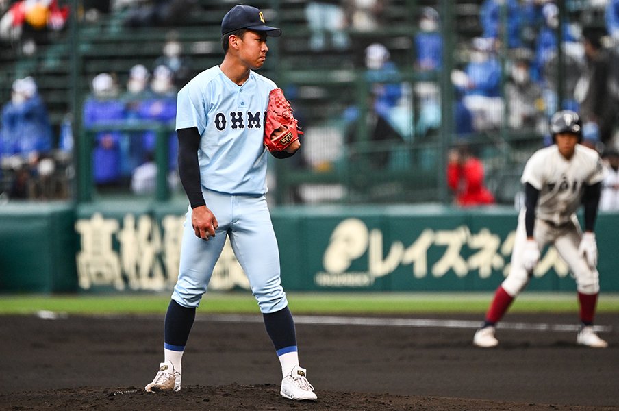 連続完投で決勝→猛打の大阪桐蔭に大敗…「金足農・吉田輝星と近江・山田陽翔」の一致に見る“7日で500球以内”への憂慮<Number Web> photograph by Nanae Suzuki
